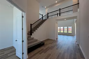 109 Statue Dr, Liberty Hill, TX 78642 - Photo 2