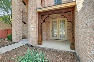140 Fairwood Dr, Georgetown, TX 78628 - Photo 2