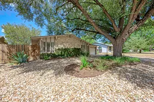 6810 Langston Dr, Austin, TX 78723 - Photo 8