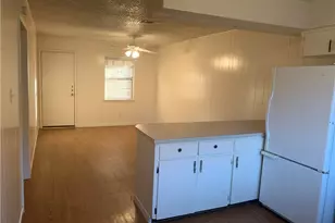908 Emile St, Bastrop, TX 78602 - Photo 4