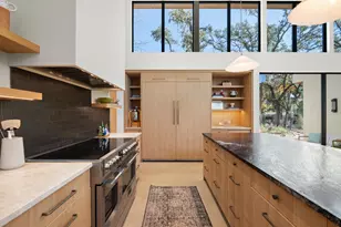 4 Westgate Cir, Austin, TX 78746 - Photo 2