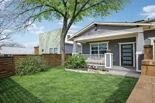 1910 E 10th St, Austin, TX 78702 - Photo 2