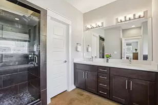 1910 E 10th St, Austin, TX 78702 - Photo 14