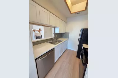 2706 Salado Street #207, Austin, TX 78705 - Photo 6