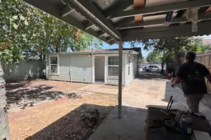 2209 E 5th St., Austin, TX 78702 - Photo 10