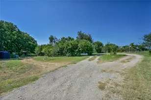 681 Co Rd 474, Elgin, TX 78621 - Photo 22