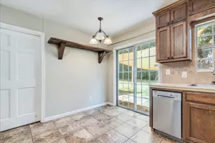 609 Cottonwod St, Lockhart, TX 78644 - Photo 8