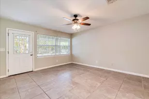 609 Cottonwod St, Lockhart, TX 78644 - Photo 4