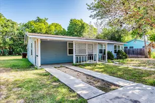 609 Cottonwod St, Lockhart, TX 78644 - Photo 2