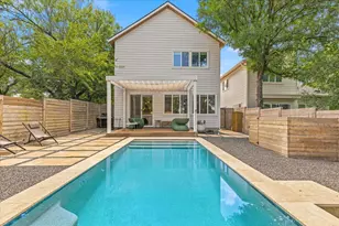 1404 E M. Franklin Ave, Austin, TX 78721 - Photo 1