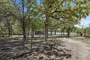131 Moccasin Bend Dr, Smithville, TX 78957 - Photo 4
