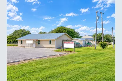 2501 Colorado Street, Lockhart, TX 78644 - Photo 2