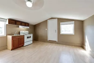 108 S Avenue A Avenue #B, Elgin, TX 78621 - Photo 4