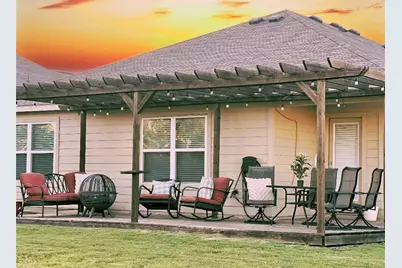 527 N Hendelson Lane, Hutto, TX 78634 - Photo 2