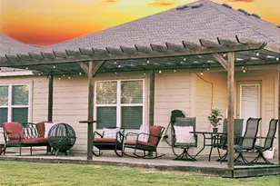 527 N Hendelson Ln, Hutto, TX 78634 - Photo 2
