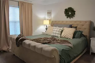527 N Hendelson Ln, Hutto, TX 78634 - Photo 4