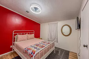2015 Holly St, Austin, TX 78702 - Photo 4