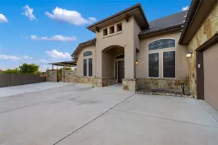 321 Sarahs Ln, Liberty Hill, TX 78642 - Photo 2