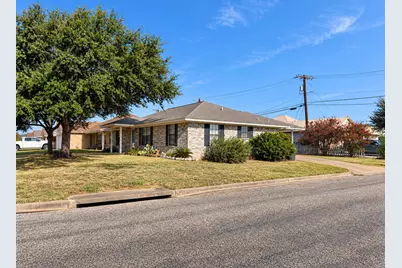 111 Larabie Cove, Giddings, TX 78942 - Photo 2
