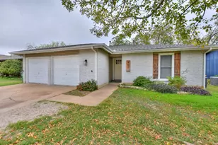 900 Cactus Dr, Round Rock, TX 78681 - Photo 2