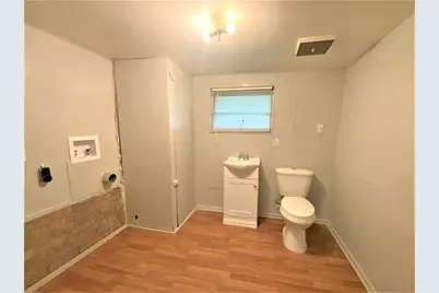 621 S Commerce Street, Lockhart, TX 78644 - Photo 10