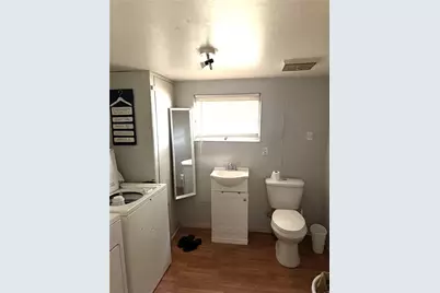 621 S Commerce Street, Lockhart, TX 78644 - Photo 8