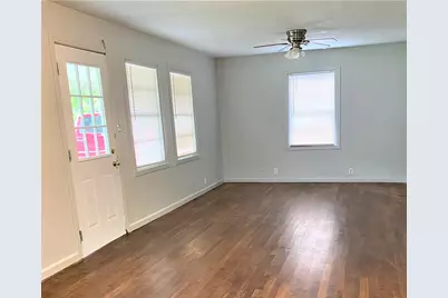 621 S Commerce Street, Lockhart, TX 78644 - Photo 2