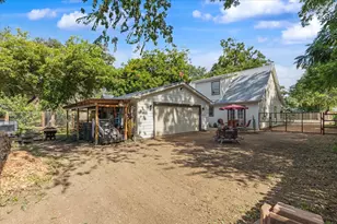 904 Spring St, Bastrop, TX 78602 - Photo 34