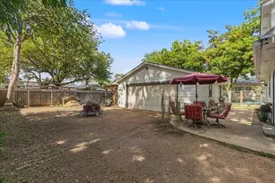 904 Spring St, Bastrop, TX 78602 - Photo 32