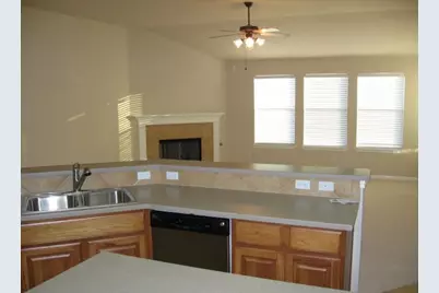 913 Rochester Castle Way, Pflugerville, TX 78660 - Photo 4