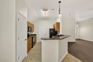 1512 Shadow Walk, Lockhart, TX 78644 - Photo 12