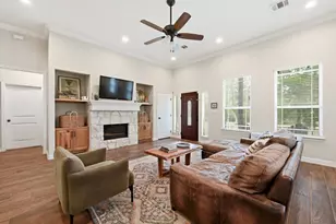 202 Cedar Hills Dr, Elgin, TX 78621 - Photo 6