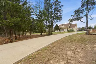202 Cedar Hills Dr, Elgin, TX 78621 - Photo 4