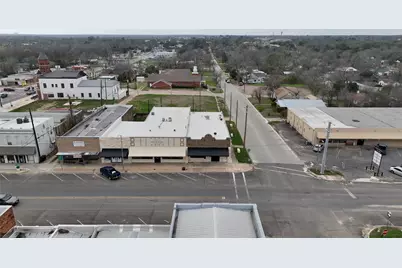 239 N Main Street, Rockdale, TX 76567 - Photo 2