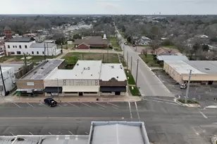 239 N Main St, Rockdale, TX 76567 - Photo 2