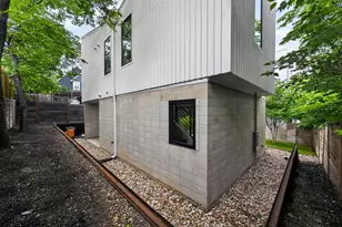 1206 Luna St, Austin, TX 78721 - Photo 30