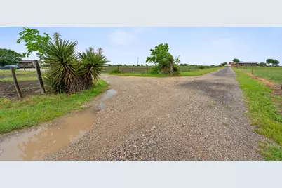 9338 E San Marcos Highway, Fentress, TX 78622 - Photo 32