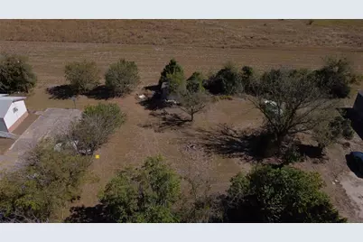 135 2nd Avenue, Taylor, TX 76574 - Photo 2