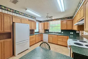 608 Mogonye Ln, Elgin, TX 78621 - Photo 10