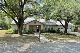 608 Mogonye Ln, Elgin, TX 78621 - Photo 2