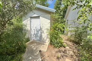 608 Mogonye Ln, Elgin, TX 78621 - Photo 34