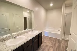 325 Crescent Park Dr, Jarrell, TX 76537 - Photo 10