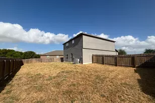 325 Crescent Park Dr, Jarrell, TX 76537 - Photo 4