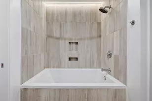 313 W 17th St, Austin, TX 78701 - Photo 14