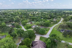 301 Cedar Cir, Brenham, TX 77833 - Photo 38