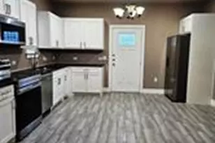 305 Anderson St, Smithville, TX 78957 - Photo 4