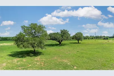 2612 Roosevelt Drive, Kingsbury, TX 78638 - Photo 2
