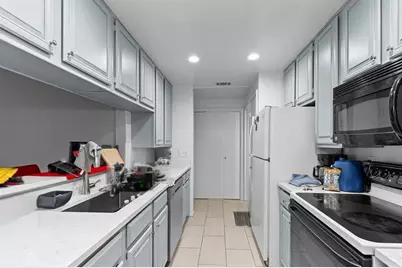 806 W 24th Street #214, Austin, TX 78705 - Photo 14