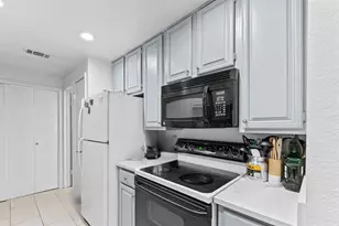 806 W 24th St, Austin, TX 78705 - Photo 16