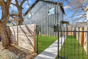 706 Valdez St, Austin, TX 78741 - Photo 2